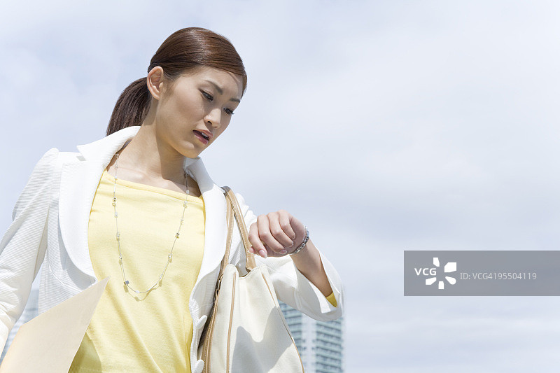 赶时间的女人图片素材