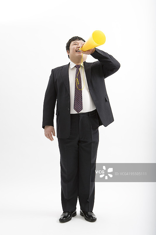 身材超重的男人拿着扩音器图片素材