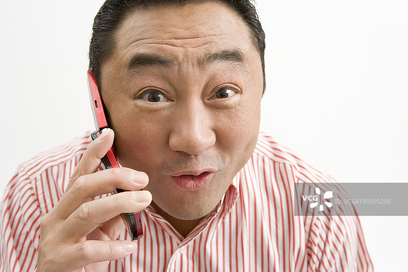 男人用手机通话图片素材