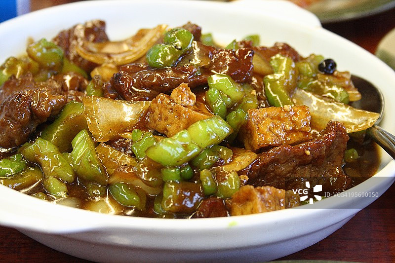 “秘制”酱汁苦瓜炒牛肉图片素材