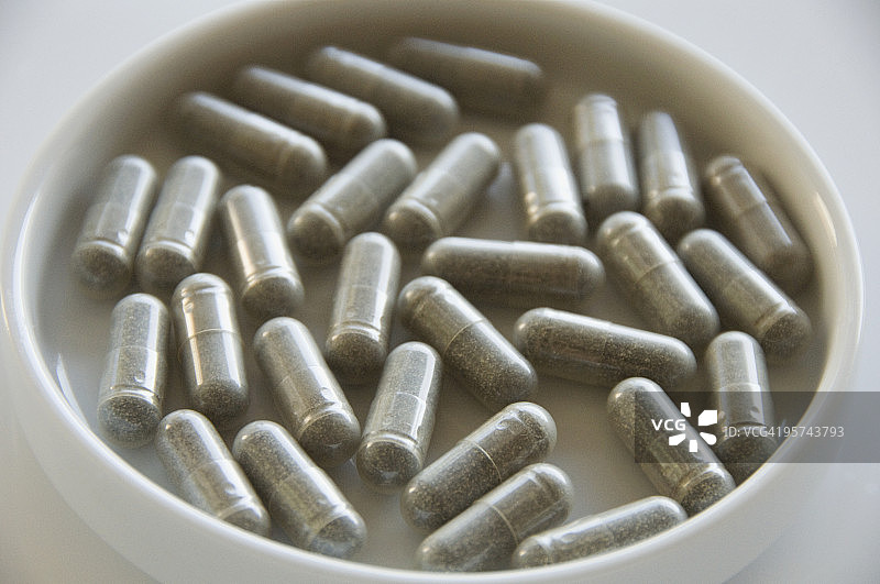 圣约翰草药胶囊图片素材