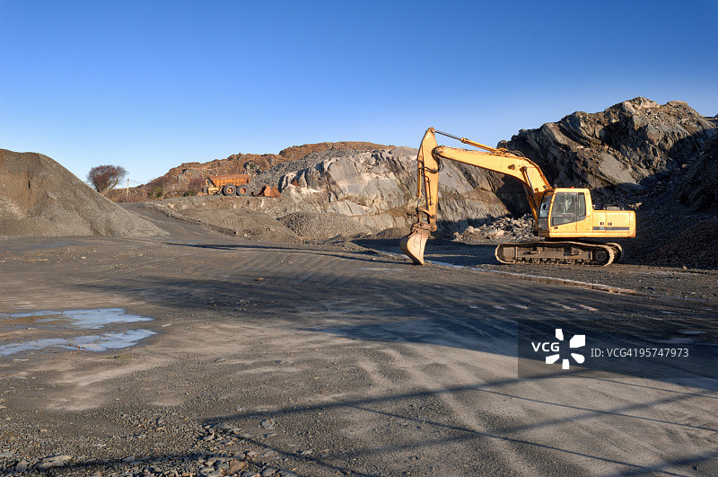 采石场挖掘的风景照图片素材