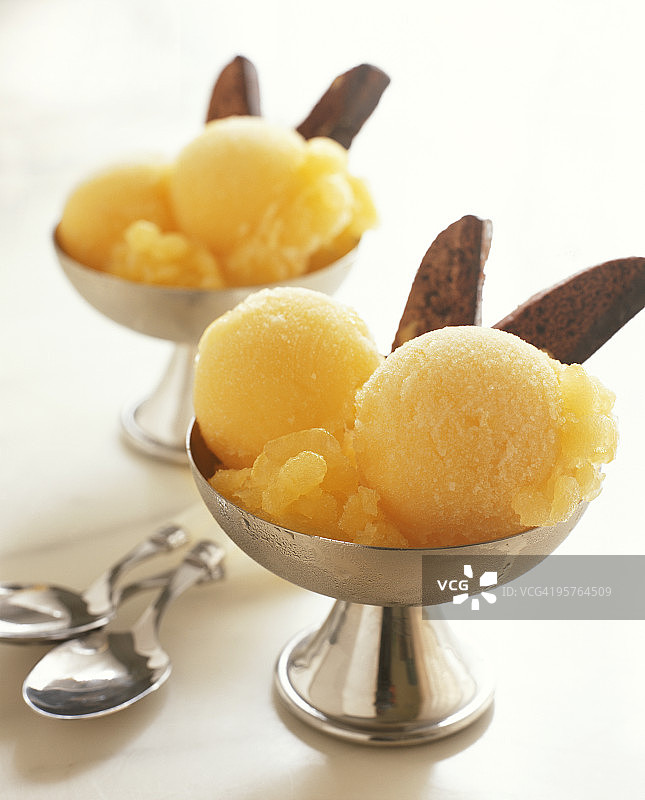 克莱门汀橘子冰糕配巧克力饼干图片素材