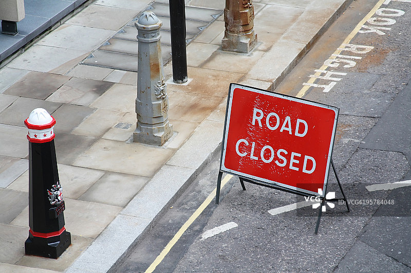伦敦金融城市道路封闭标志图片素材