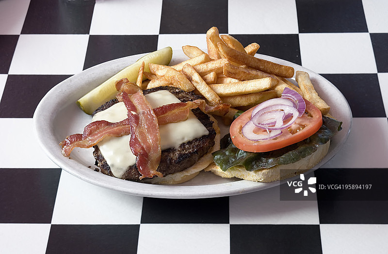 美式汉堡和薯条图片素材