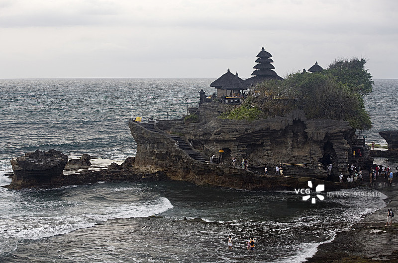 海洋中的神圣寺庙图片素材