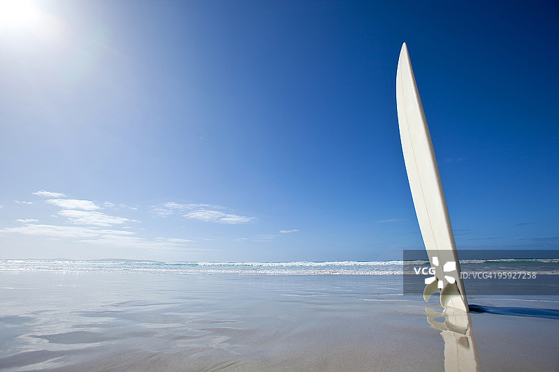 带有镜头光晕的冲浪板图片素材