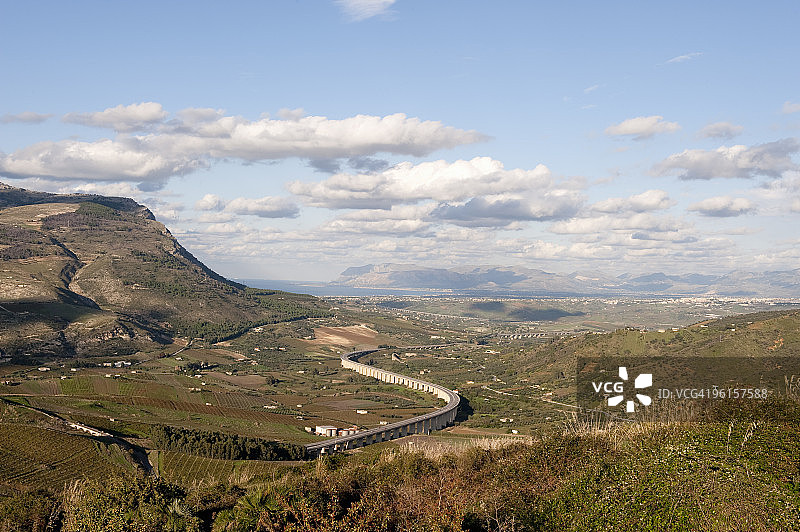 意大利西西里岛塞格斯塔周边的乡村景色图片素材