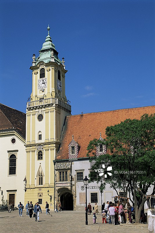 斯洛伐克布拉迪斯拉发主广场的市政厅塔楼图片素材