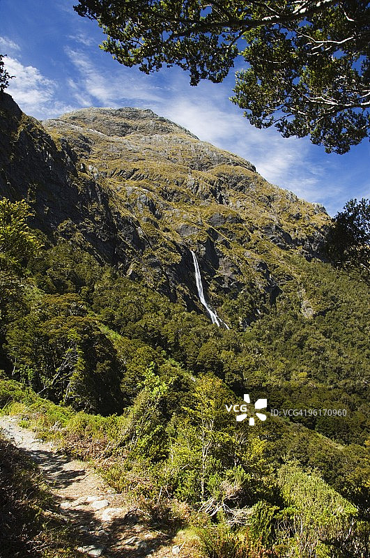 新西兰峡湾国家公园的厄兰瀑布图片素材