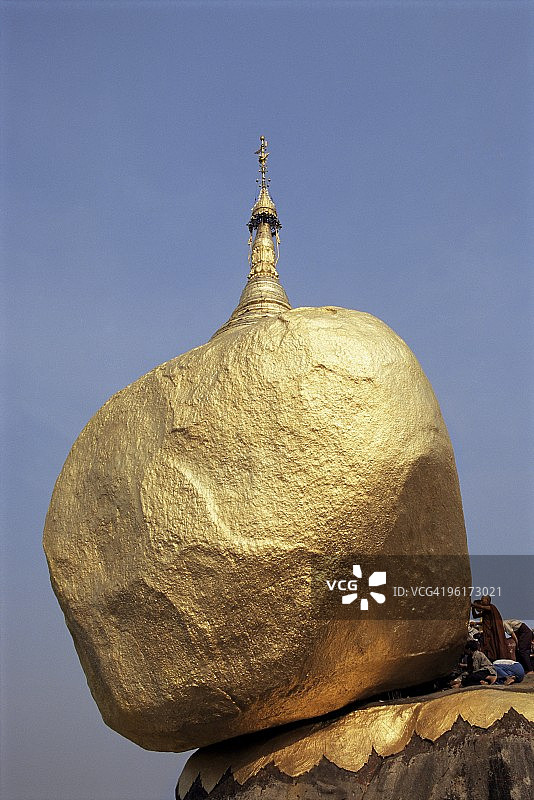 缅甸大金石平衡巨石寺庙图片素材