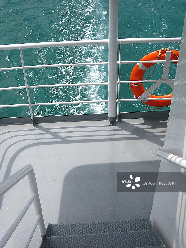 渡轮上的救生衣图片素材