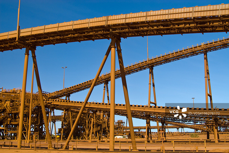 铁矿矿场的传送带图片素材