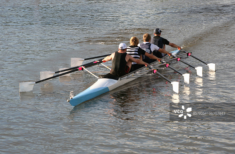 四人划艇图片素材