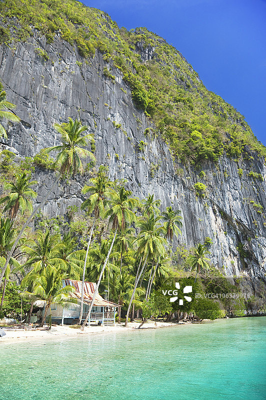 巴奎特湾，Pinagbuyutan岛上的小屋图片素材
