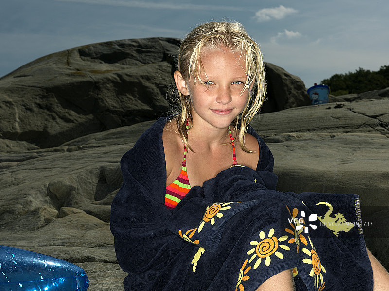 女孩裹着毛巾图片素材