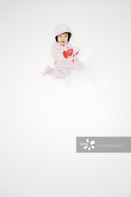 孩子们在玩雪图片素材