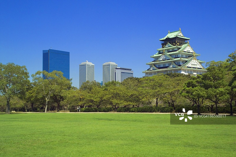日本大阪城公园和办公楼图片素材