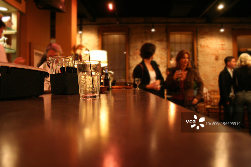 享受休斯顿夜生活的年轻人图片素材