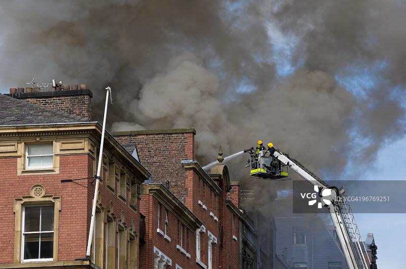 英国消防员行动中图片素材