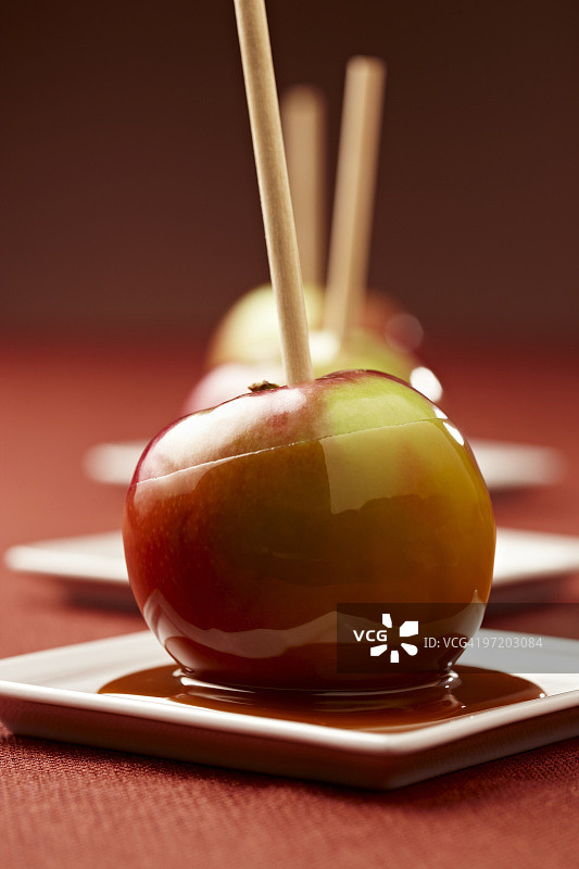 盘装焦糖苹果图片素材