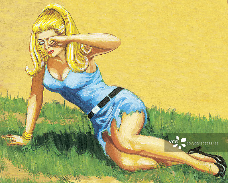 在地上的金发女人图片素材