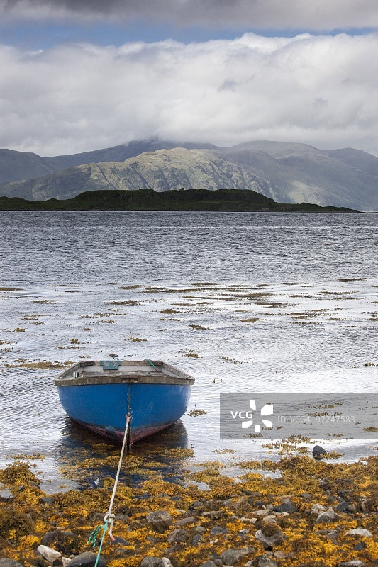 苏格兰阿盖尔郡阿平港岸边的船图片素材