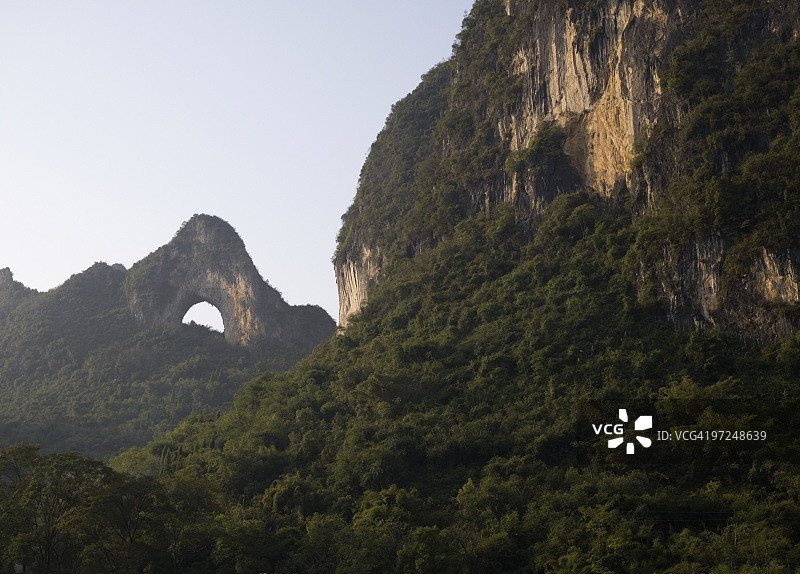 中国广西阳朔月亮山图片素材