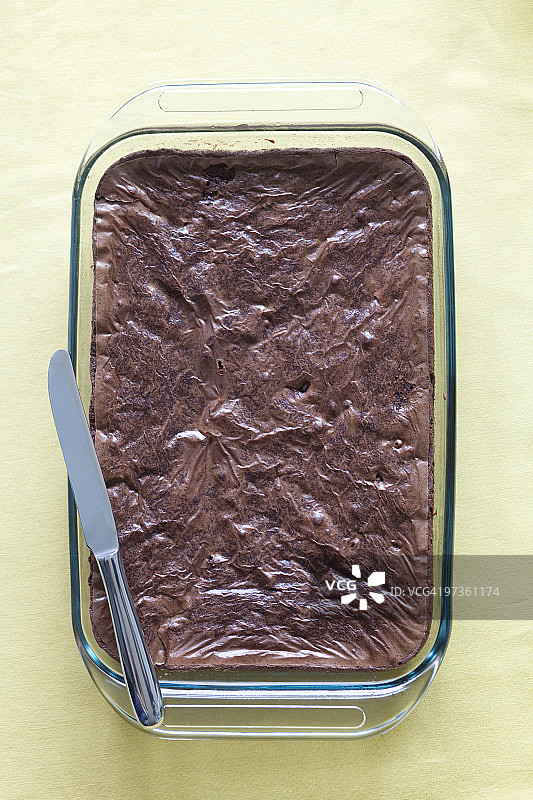 带刀的巧克力蛋糕图片素材