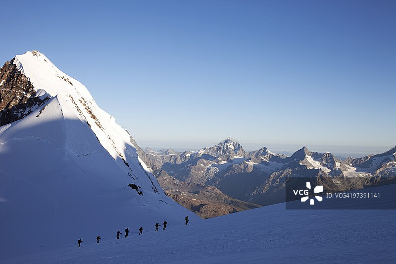 登山者攀登罗莎峰，意大利阿尔卑斯山，皮埃蒙特图片素材