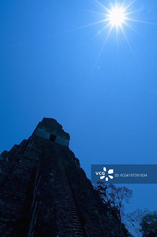 危地马拉蒂卡尔玛雅遗址的I号神庙图片素材