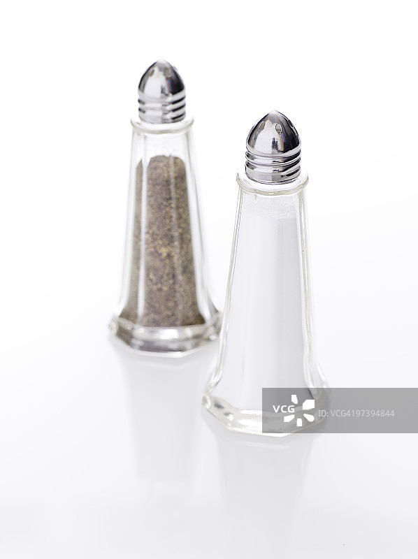 经典盐和胡椒调味瓶图片素材