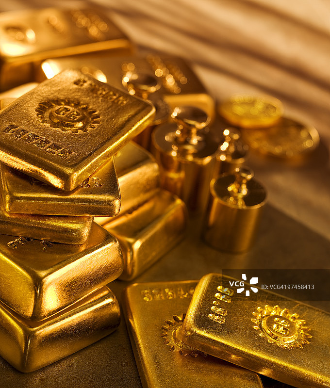 色彩丰富的金锭收藏品图片素材