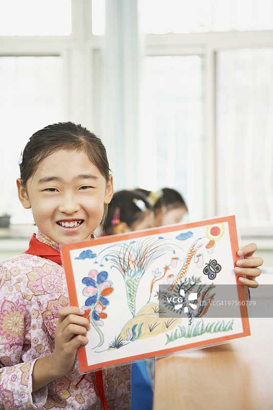 正在绘画的女学生图片素材