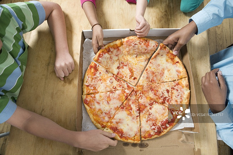儿童分享披萨图片素材