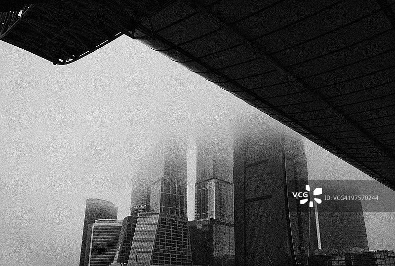 雾中的莫斯科市图片素材