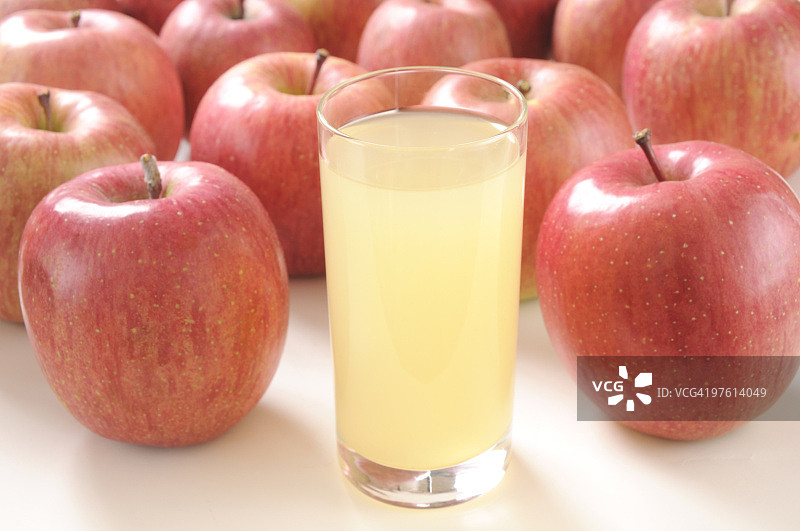 苹果汁杯与苹果图片素材
