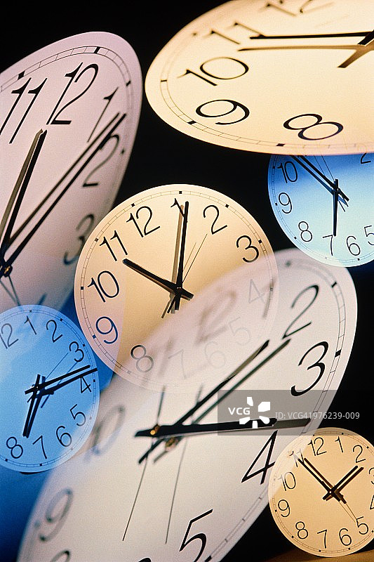 多个时钟表面多重曝光图片素材
