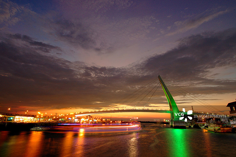 情人节桥梁夕阳图片素材