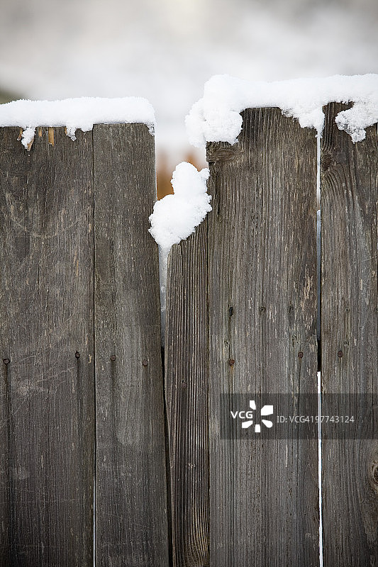 雪顶栅栏图片素材