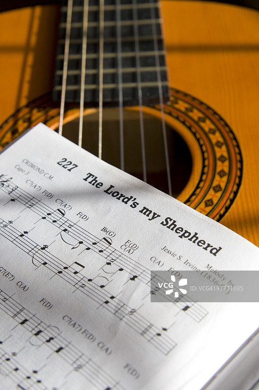 吉他与乐谱图片素材