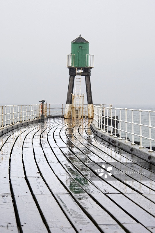 英格兰北约克郡惠特比码头图片素材