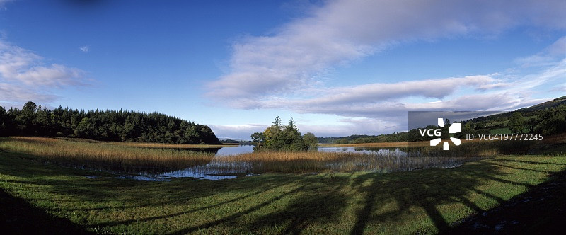 清晨阳光下的反光图片素材