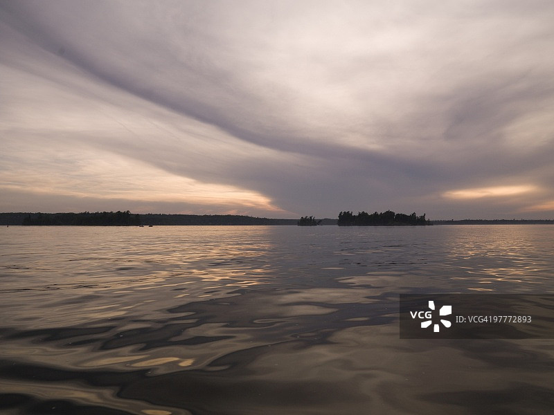 加拿大安大略省伍兹湖的湖岸线图片素材