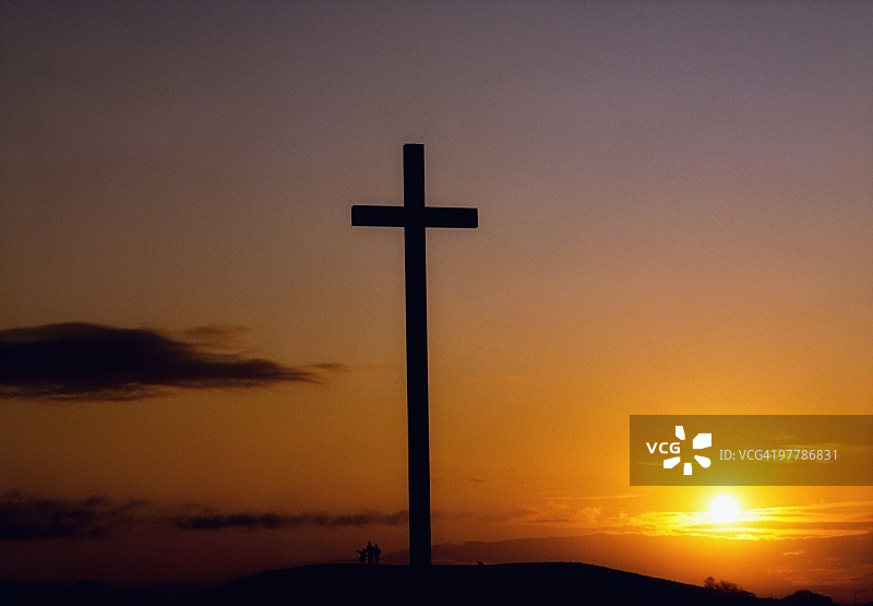 为纪念教皇约翰·保罗二世访问而建的凤凰公园教皇十字架，都柏林，爱尔兰图片素材