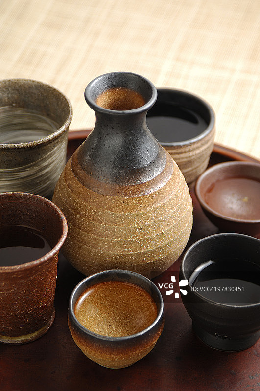 清酒瓶和清酒杯图片素材