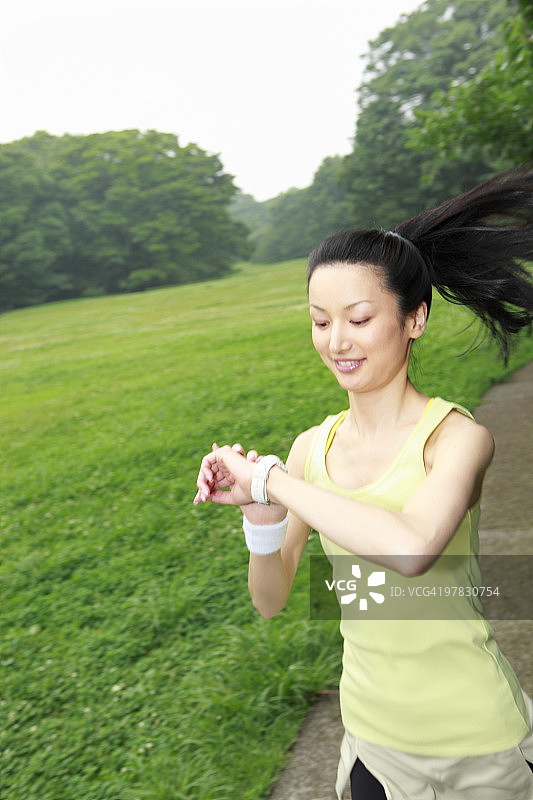 中年妇女跑步图片素材