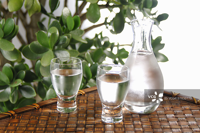 清酒瓶和清酒杯图片素材