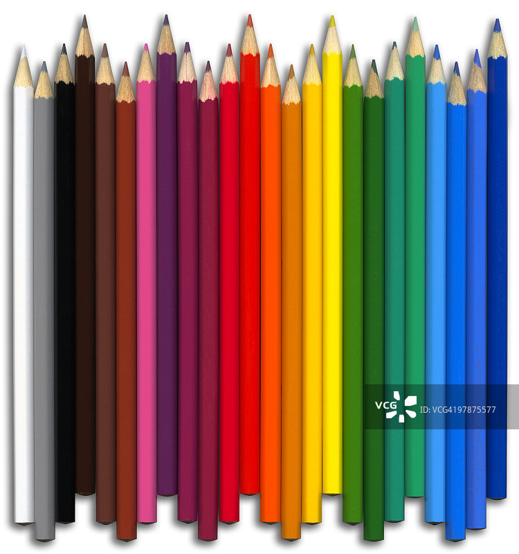 白色背景上带剪切路径的彩色铅笔图片素材