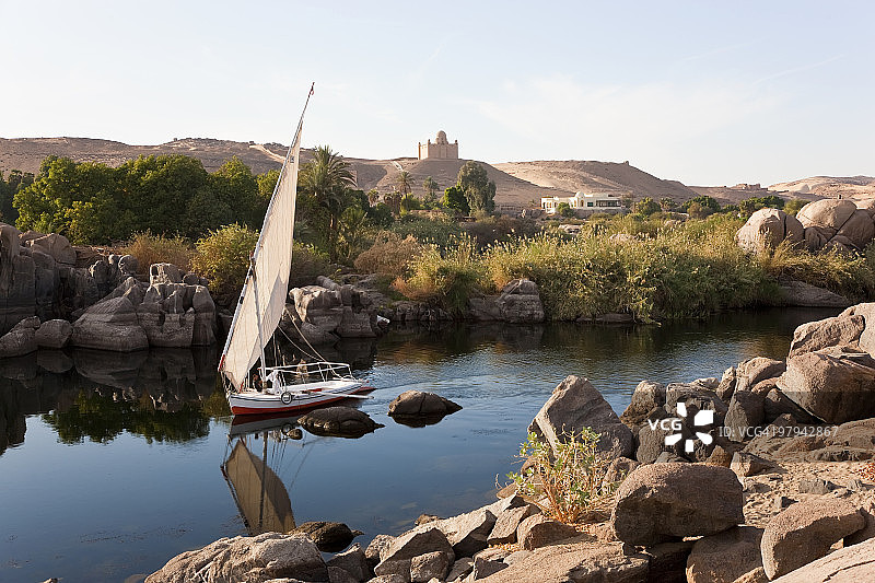 埃及阿斯旺尼罗河上的三角帆船图片素材